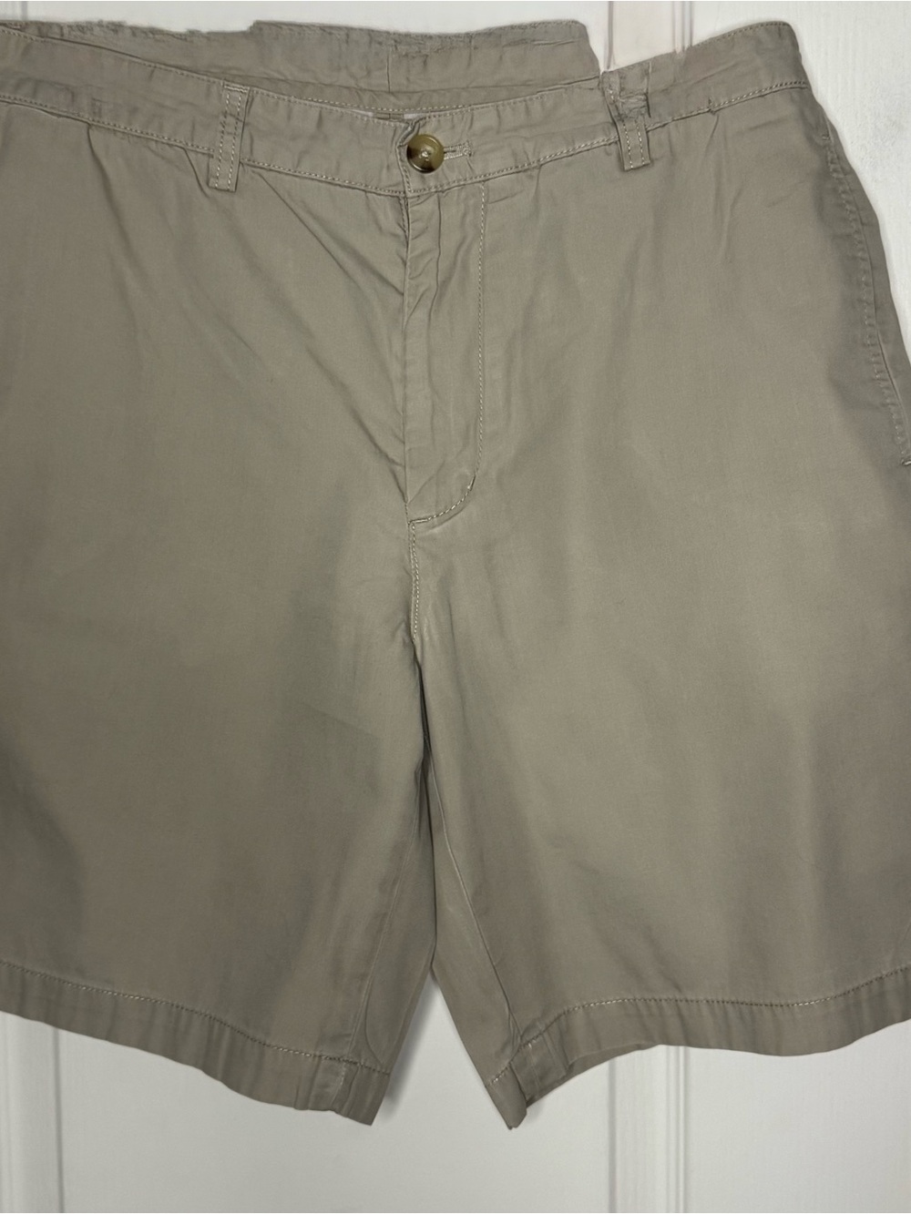 Vineyard Vines Men’s Flat Front Shorts in Khaki